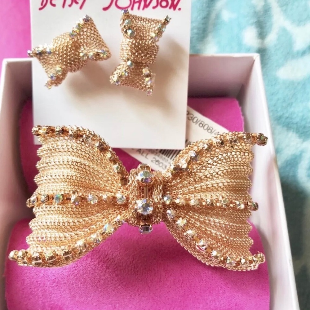 Betsey Johnson Jewelry 💛 Bow Bangle & Earrings 💛